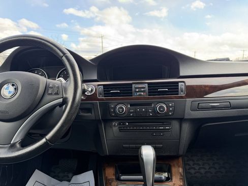 Used 2011 BMW 335i xDrive Sedan AWD/4WD image 15