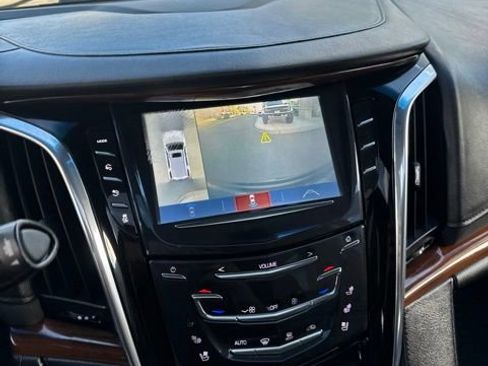 Used 2018 Cadillac Escalade Luxury AWD/4WD image 31