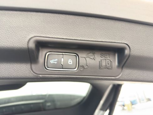 Used 2023 Ford Explorer Limited image 14