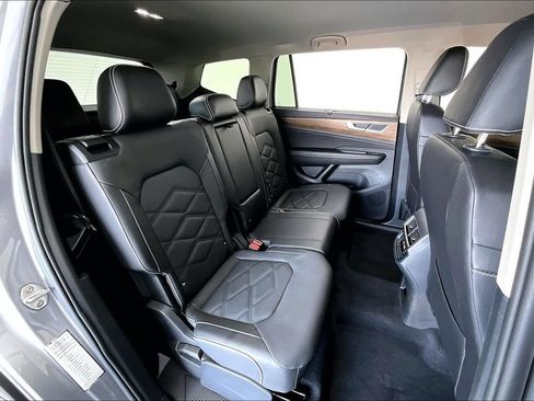 Used 2025 Volkswagen Atlas SE FWD image 32