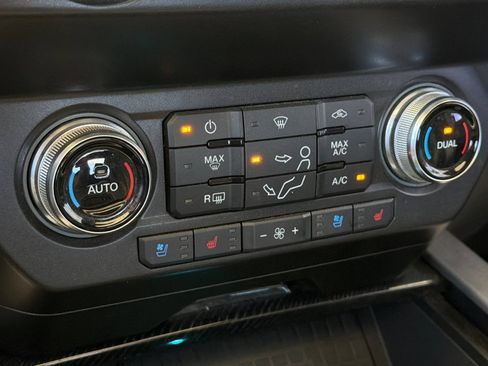 Used 2020 Ford F250 Platinum w/ FX4 Off-Road Package AWD/4WD image 23