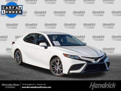 Used 2023 Toyota Camry SE FWD image 1
