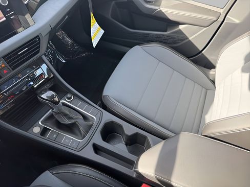 New 2026 Volkswagen Jetta SE FWD image 20