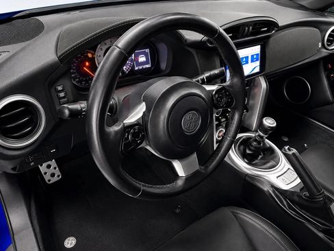 Used 2020 Toyota 86 RWD image 11