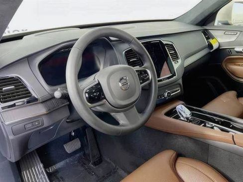 Used 2024 Volvo XC90 T8 Ultimate w/ Lounge Package image 5