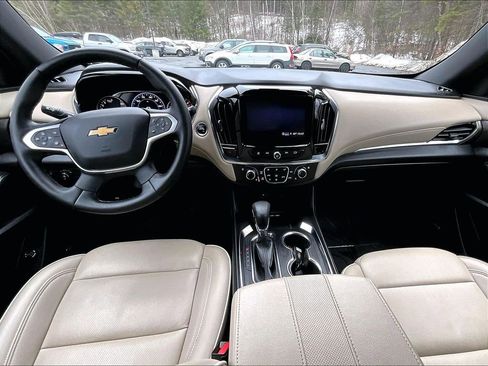 Used 2023 Chevrolet Traverse Premier image 22