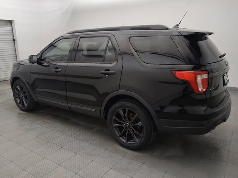 Used 2018 Ford Explorer XLT w/ Equipment Group 202A FWD image 3