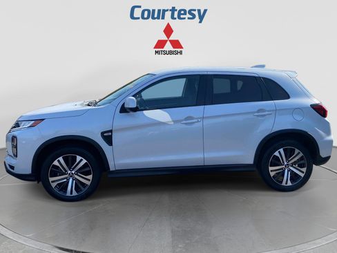 Used 2025 Mitsubishi Outlander Sport ES AWD/4WD image 2
