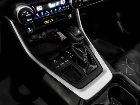 Used 2020 Toyota RAV4 XLE w/ Convenience Package FWD image 26