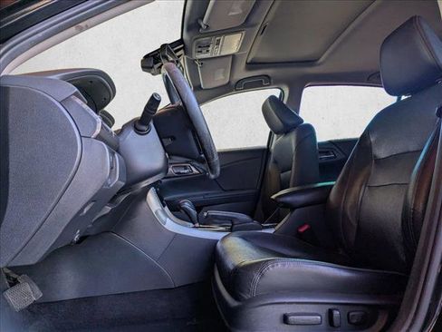 Used 2016 Honda Accord Touring image 17