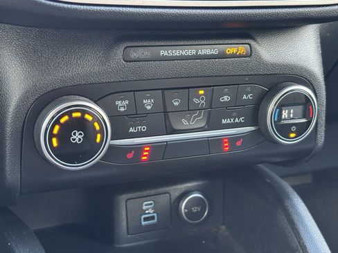 Used 2020 Ford Escape SE image 5