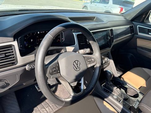 Used 2023 Volkswagen Atlas Cross Sport SEL R-Line AWD/4WD image 4