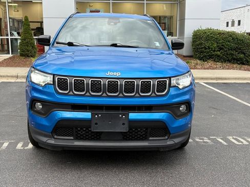 Used 2024 Jeep Compass Latitude image 3