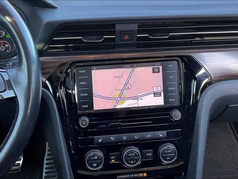 Used 2020 Volkswagen Passat 2.0T SEL image 8