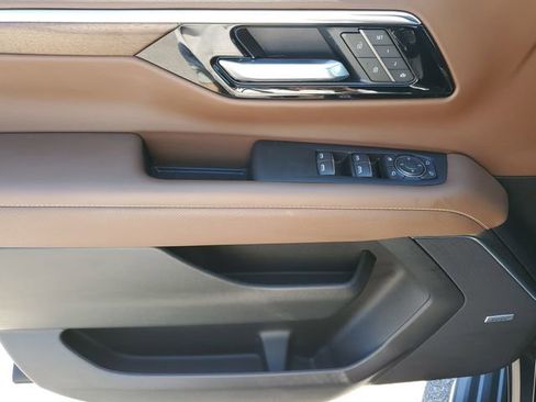 Used 2025 Chevrolet Tahoe High Country AWD/4WD image 19