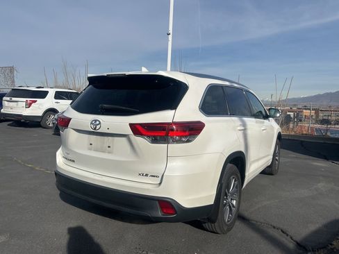 Used 2017 Toyota Highlander XLE image 4