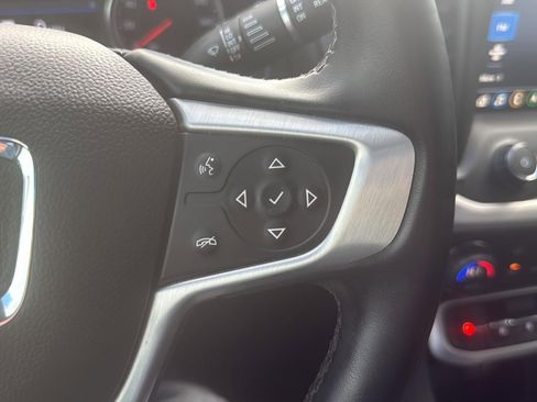 Used 2023 GMC Acadia SLT image 18