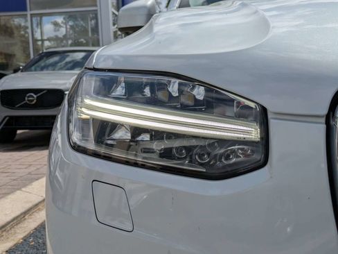 Used 2017 Volvo XC90 T6 Momentum w/ Vision Package image 10