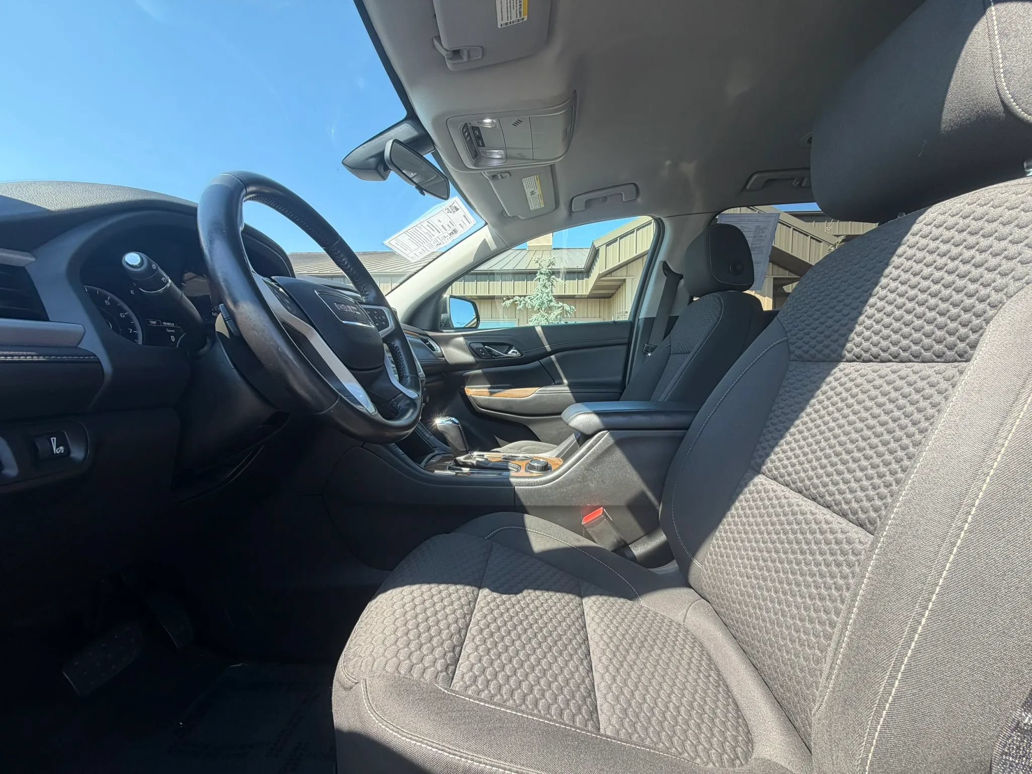 Used 2019 GMC Acadia SLE FWD image 16