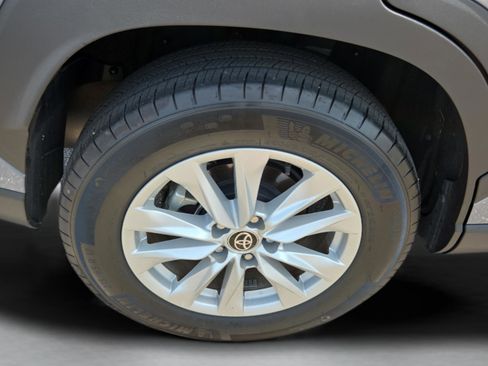 Used 2022 Toyota Corolla Cross LE FWD image 32