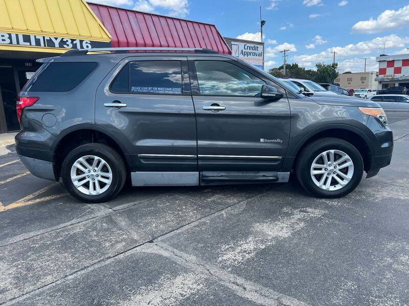 Used 2015 Ford Explorer XLT w/ Equipment Group 202B FWD image 4