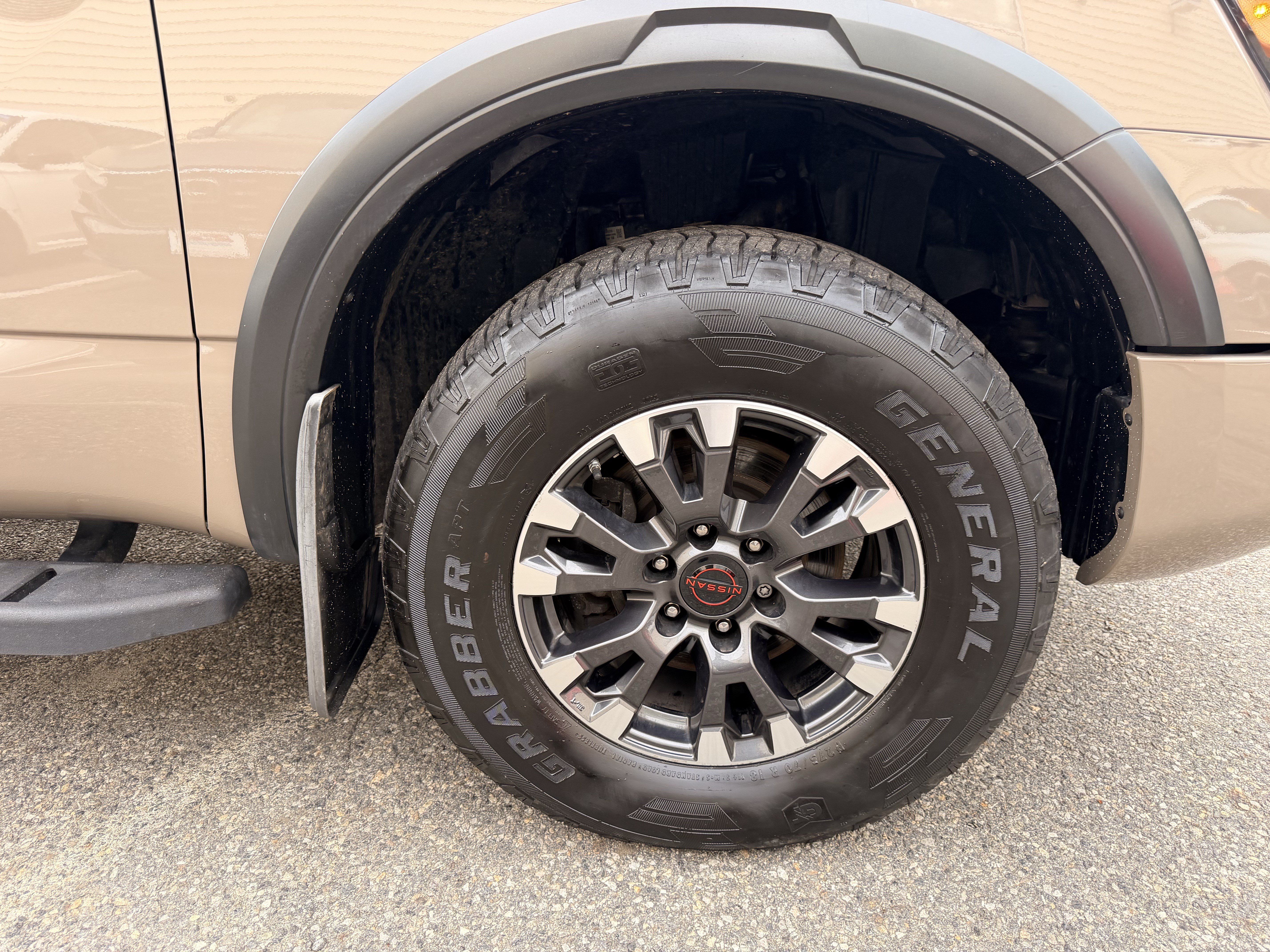 Used 2023 Nissan Titan PRO-4X w/ Pro-4x Convenience Package AWD/4WD image 11