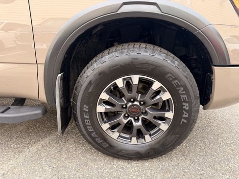 Used 2023 Nissan Titan PRO-4X w/ Pro-4x Convenience Package AWD/4WD image 11