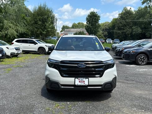 Certified 2025 Subaru Forester Touring AWD/4WD image 8