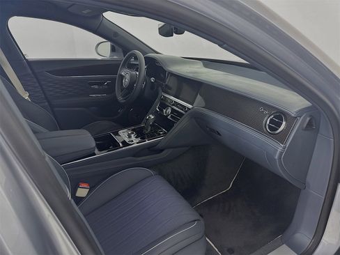 Certified 2022 Bentley Flying Spur V8 image 2