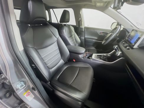 Used 2019 Toyota RAV4 Limited w/ Cold Weather Package FWD image 30