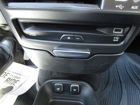 Used 2020 Chrysler Pacifica Touring-L Plus w/ S Appearance Package FWD image 22