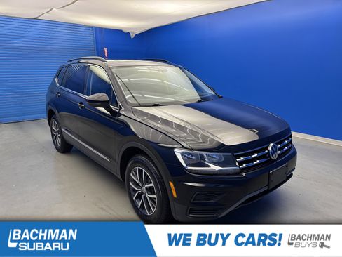 Used 2020 Volkswagen Tiguan SE image 1