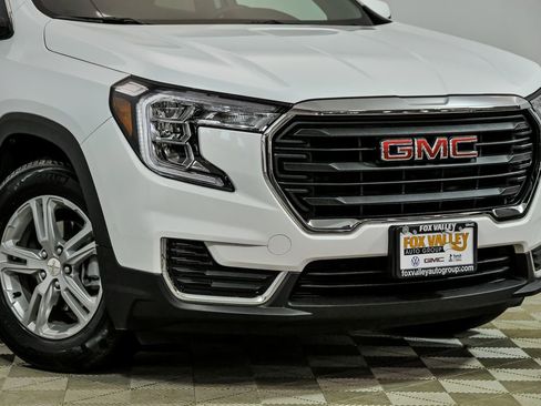 Used 2023 GMC Terrain SLE w/ Driver Convenience Package image 2