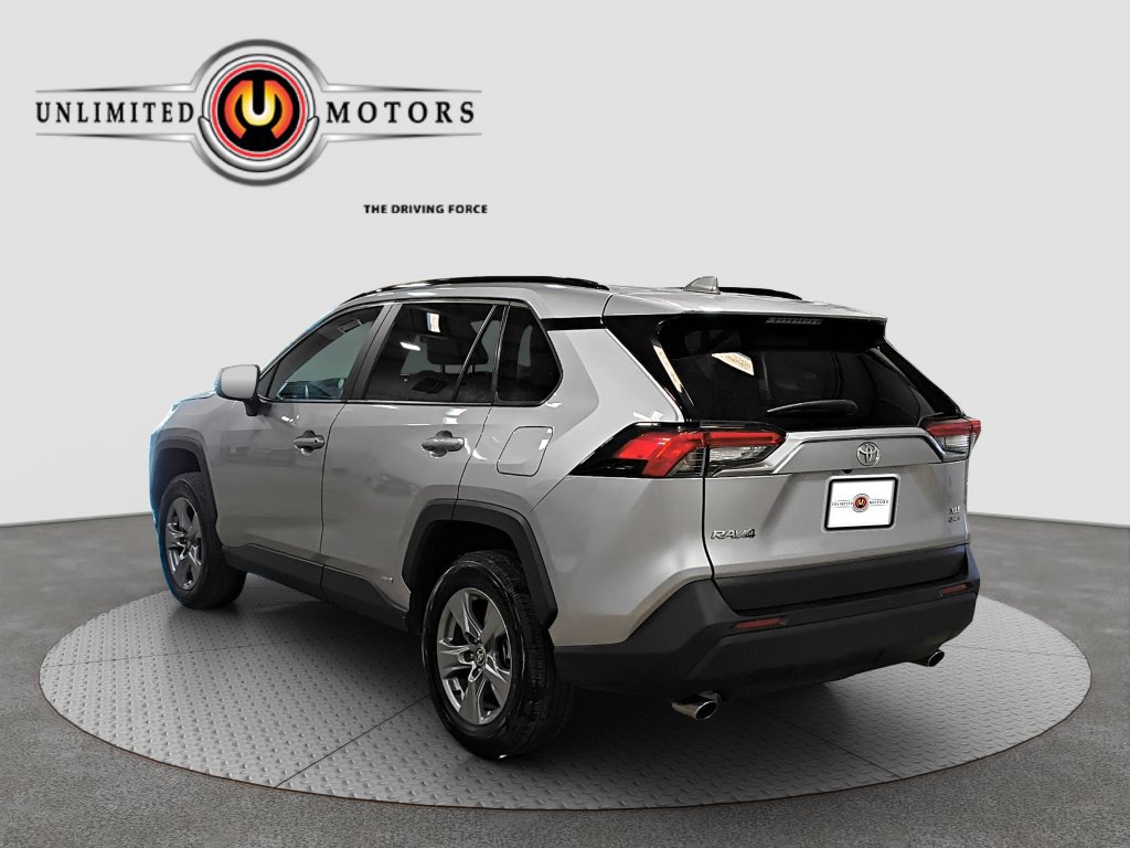 Used 2025 Toyota RAV4 XLE AWD/4WD image 3