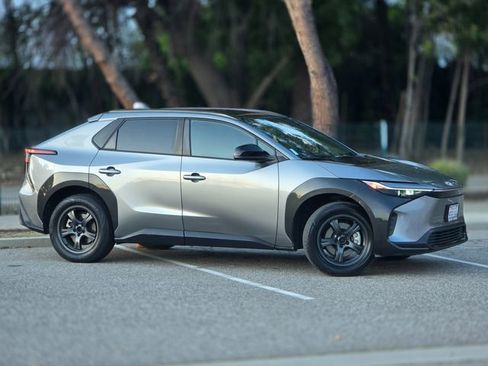 Used 2023 Toyota bZ4X XLE w/ Weather Package AWD/4WD image 5