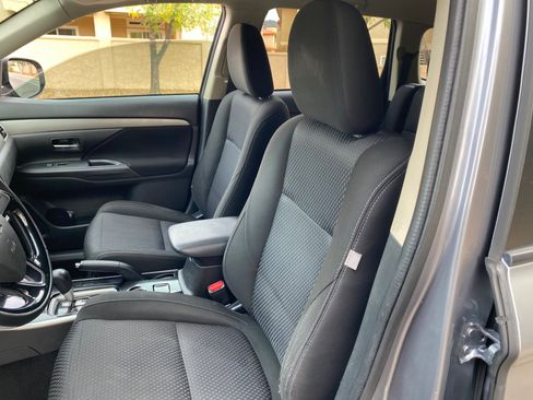 Used 2017 Mitsubishi Outlander ES image 28