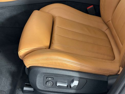 Used 2022 BMW X6 xDrive40i w/ Premium Package image 11