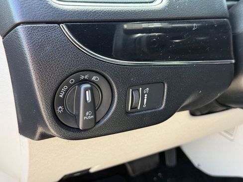 Used 2018 Dodge Grand Caravan SXT FWD image 22