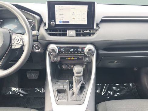 Used 2025 Toyota RAV4 XLE FWD image 15