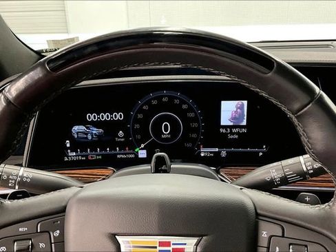 Used 2024 Cadillac Escalade Premium Luxury AWD/4WD image 29
