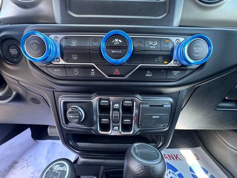 Used 2022 Jeep Gladiator Sport AWD/4WD image 23