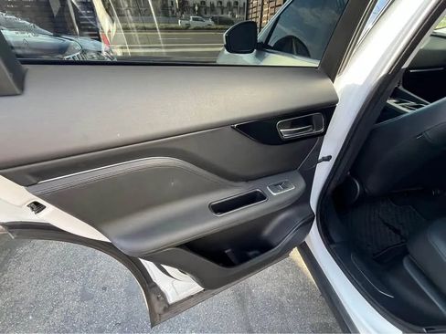 Used 2020 Jaguar F-PACE Premium image 16