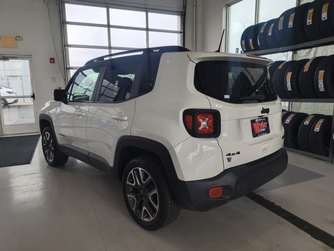 Used 2018 Jeep Renegade Latitude w/ Cold Weather Group image 3