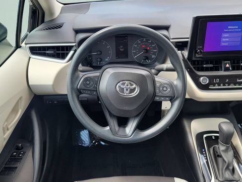 Used 2025 Toyota Corolla LE FWD image 11