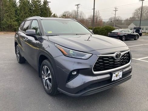 Used 2023 Toyota Highlander XLE image 13