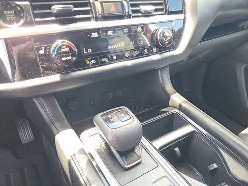 Used 2025 Nissan Pathfinder SL w/ SL Premium Package FWD image 15