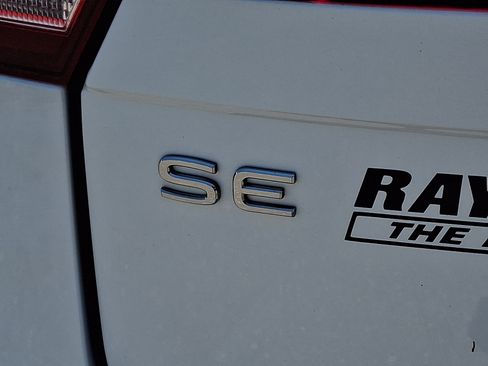 Used 2023 Volkswagen Tiguan SE AWD/4WD image 30