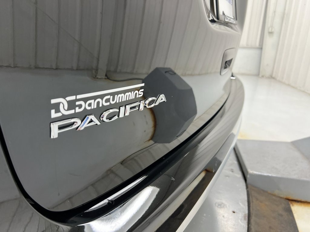 New 2027 Chrysler Pacifica Select w/ Family Tech Group AWD/4WD image 27
