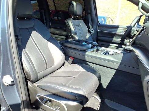 Used 2024 Jeep Wagoneer Series III w/ Premium Group I image 7