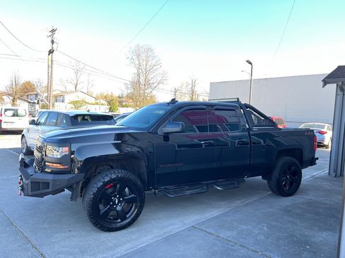 Used 2018 Chevrolet Silverado 1500 LT w/ Redline Edition AWD/4WD image 4